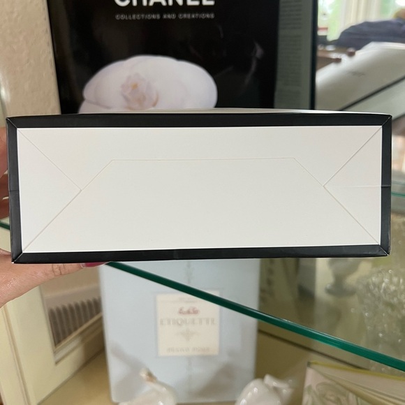 Chanel Tall Shopping Bag Black White - Picture 3 of 4